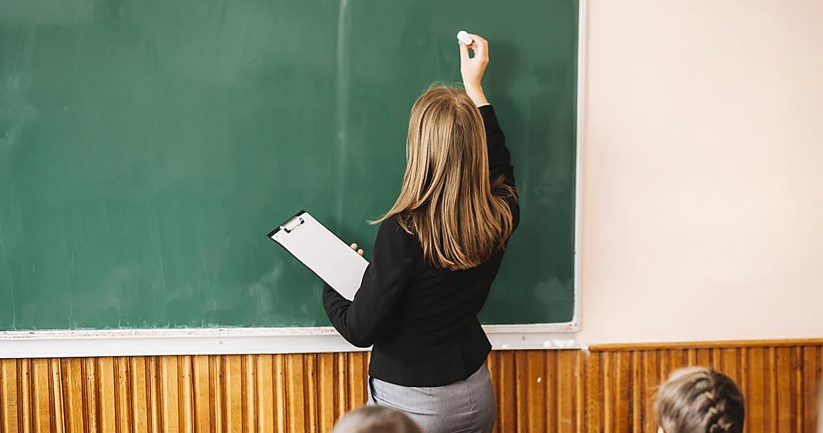 Cuánto dinero cobra un maestro de primaria en la Comunidad Valenciana: sueldo base y complementos