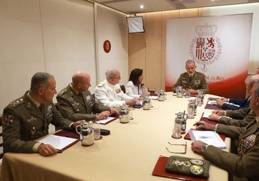 El Rey analizó este lunes con Robles y la cúpula militar la situación de Ceuta