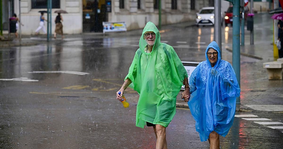 El temporal en Baleares deja calles inundadas y árboles caídos con Mallorca en alerta naranja