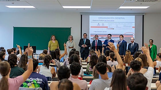 Mañueco lamenta la «bajada generalizada» reflejada por PISA: «Trivializar con la educación tiene consecuencias»