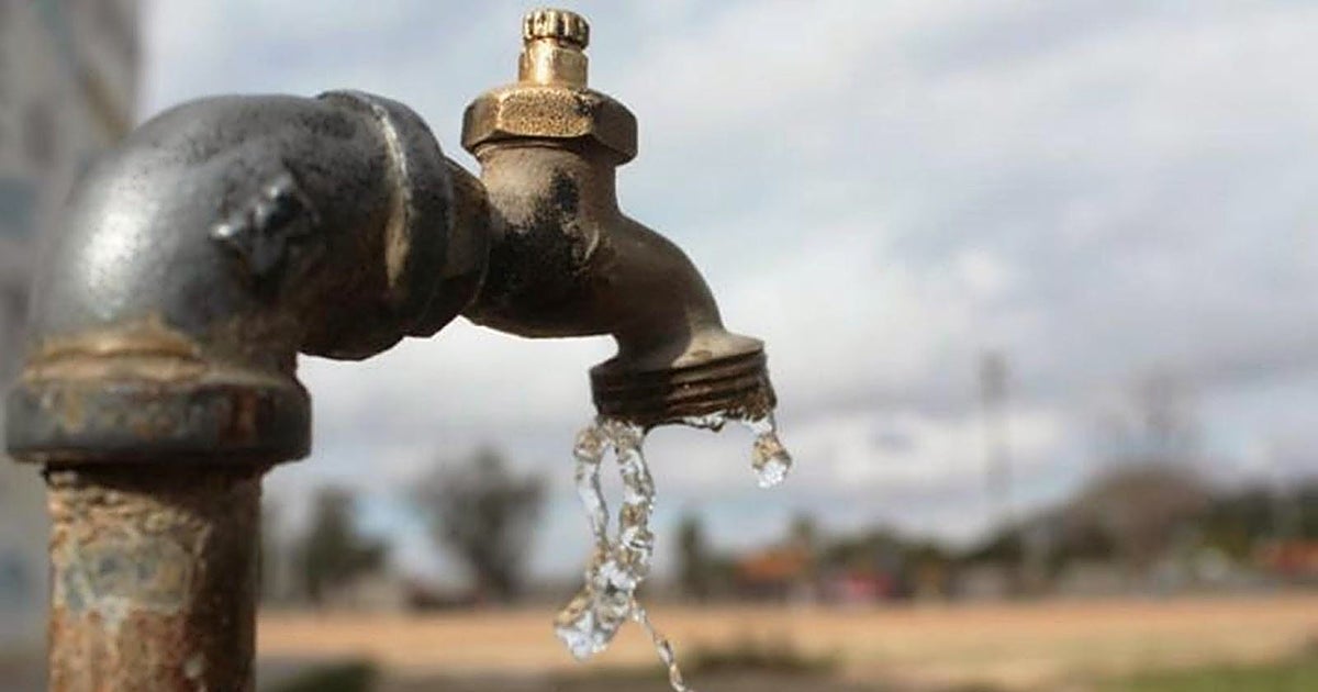 «Ya está bien»: Los vecinos de Retamoso sobreviven a un mes sin agua potable a base de cubas