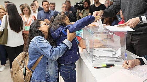 El Supremo frena en seco el posible 'coladero' de votos de la ley de nietos