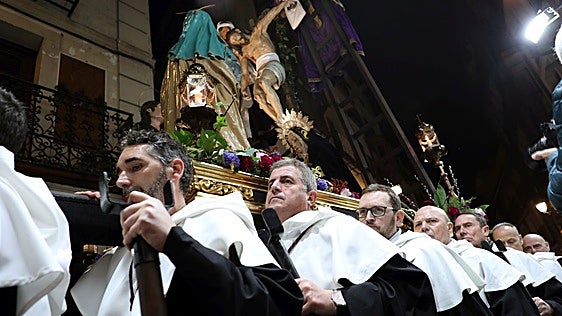 El Cristo del Descendimiento procesiona este domingo en Toledo por el 35 aniversario de la hermandad