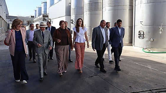 La cooperativa Virgen de las Viñas acoge el encuentro de representantes europeos del sector del vino en Tomelloso