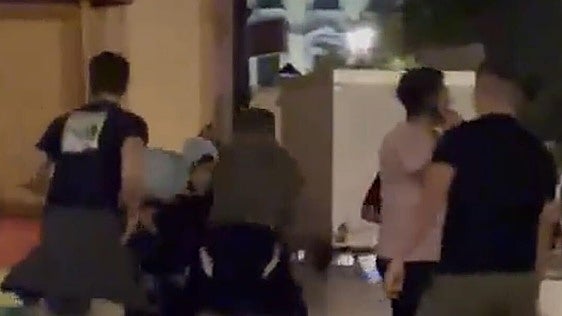 Agreden brutalmente al grito de «arriba España» a varios miembros de un colectivo de izquierdas en las fiestas de Oviedo