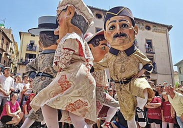 La mejor fiesta de pueblo de España está en Barcelona: baile, fuego y más de cinco siglos de historia