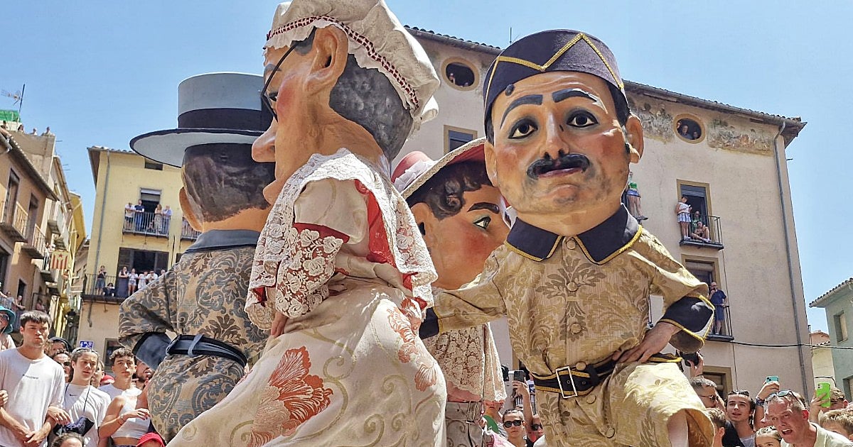 La mejor fiesta de pueblo de España está en Barcelona: baile, fuego y más de cinco siglos de historia