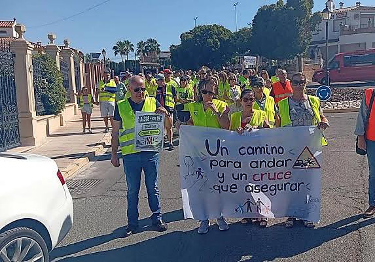 La Junta asegura que el proyecto para acabar con el peligroso acceso a La Cañada de la Plata de Puente Genil está «muy avanzado»