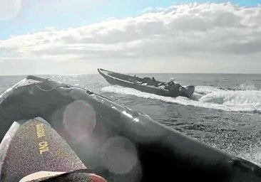 Heridos varios narcos tras chocar su embarcación con una patrullera de la Guardia Civil en Adra, en Almería