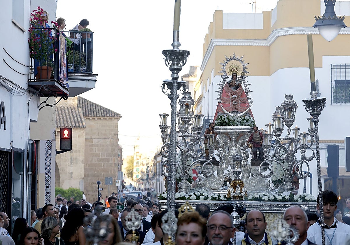 Virgen de Villaviciosa, la Enfermera celestial reina entre música sublime en Córdoba
