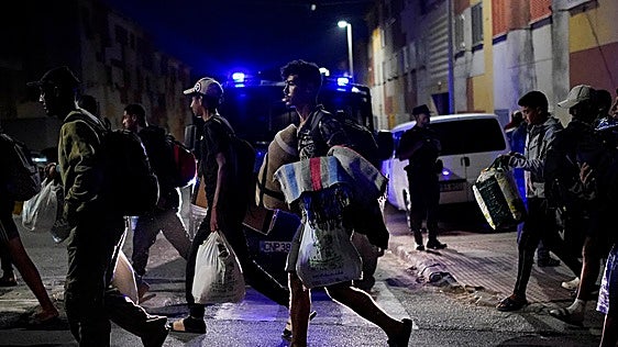Dos ONG se reparten los contratos para atender a los menores ilegales que llegaron a Ceuta