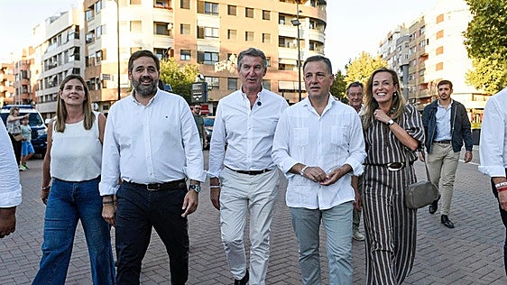 Feijóo se compromete «a volver a unir a los ciudadanos» en su visita a la Feria de Albacete