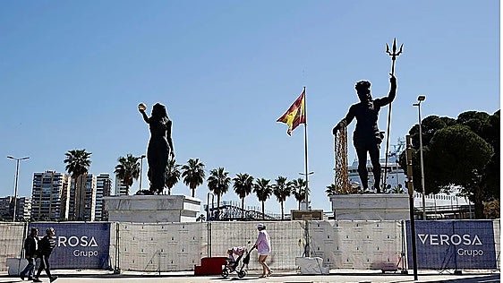 El Ayuntamiento de Málaga buscará alternativas para no desterrar las polémicas estatuas del Puerto