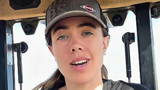 Paula Nuévalos, agricultora valenciana de 28 años: «Los autónomos estamos hechos de otra pasta y estamos preparados para casi todo»
