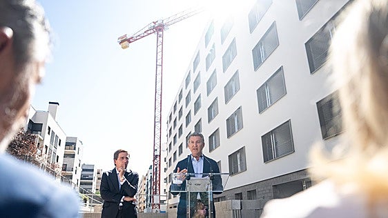 Feijóo promete a los jóvenes hasta 26.000 euros de ayuda fiscal para comprar una casa de 250.000