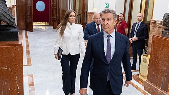 El PP estudia cambiar la ley para que la nacionalidad no implique derecho a voto
