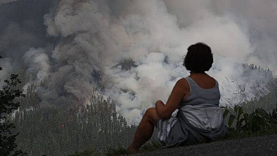 El incendio de Quiroga obliga a activar la Situación 2 por su cercanía a tres aldeas