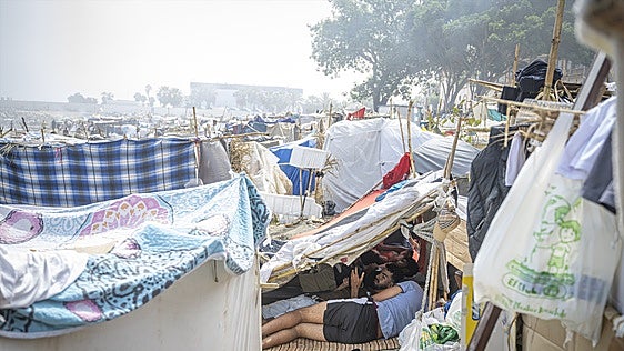 La Audiencia Nacional paraliza la construcción de carpas en el Puerto de Ceuta para alojar a inmigrantes