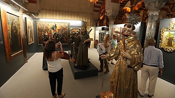 La inauguración de la muestra franciscana 'El Señor me dio' en la Catedral de Córdoba, en imágenes