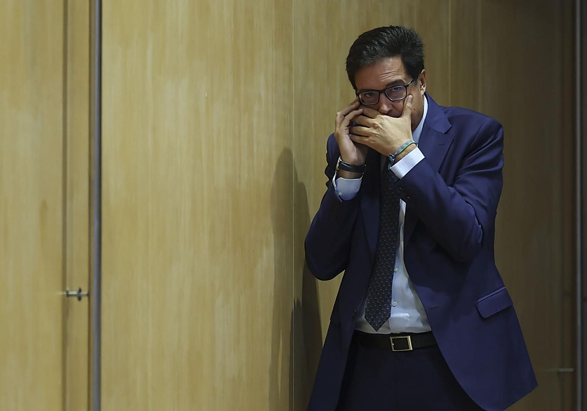 Inquietud y resignación en el PSOE por Óscar López: «Nuestro candidato no tiene ganas de Madrid»