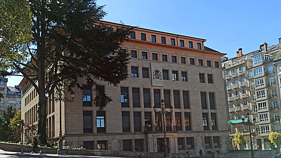 Confirman la condena a un comerciante orensano que trató de vender una figura de marfil