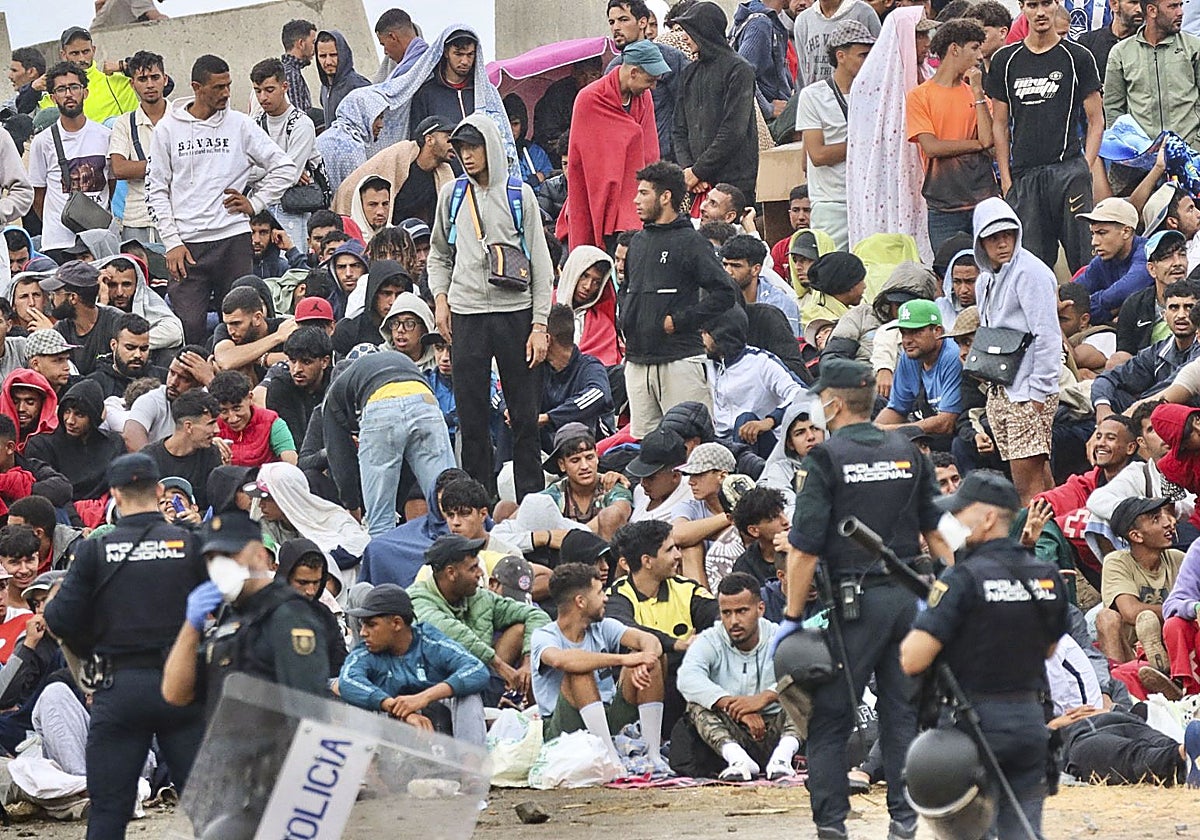 Más de 100 asaltantes de Ceuta encienden las cárceles españolas