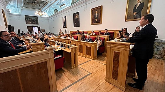 Velázquez busca financiación privada para construir un pabellón multiusos al modelo del Roig Arena