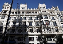 Una empresa familiar gallega compra el lote de oficinas de la Comunidad de Madrid en la Gran Vía