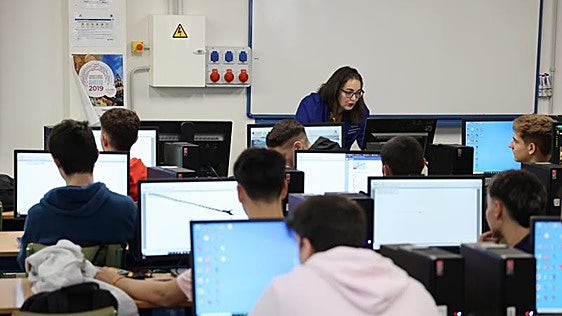 La Junta de Andalucía permite impartir cursos de FP sin el certificado docente: estas son las condiciones