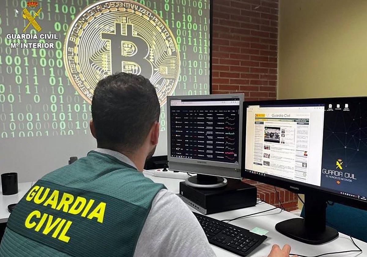 Cuatro detenidos por defraudar más de 300.000 euros en una estafa piramidal con criptomonedas