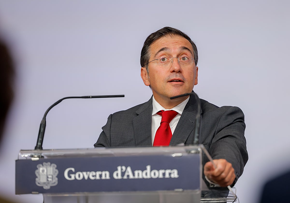 Albares contrató a un conseguidor marroquí en plena invasión