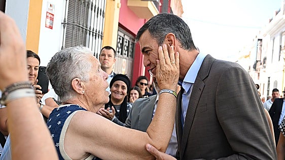 La recolocación de los inmigrantes en Ceuta tumba el relato del «boicot» a Sánchez