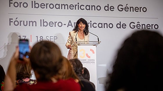 Redondo alerta de un «riesgo real de retroceso» en igualdad: «Estamos en una encrucijada»