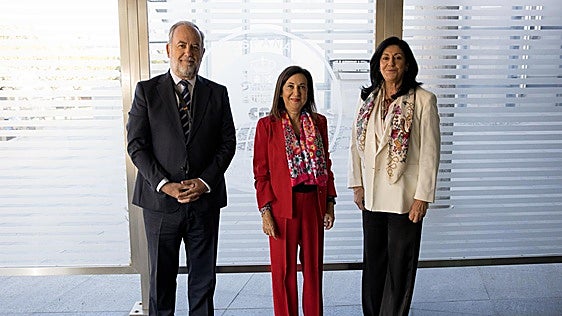 La ministra Robles visita el CNI para una entrega de distinciones en plena crisis por los informes de Ceuta