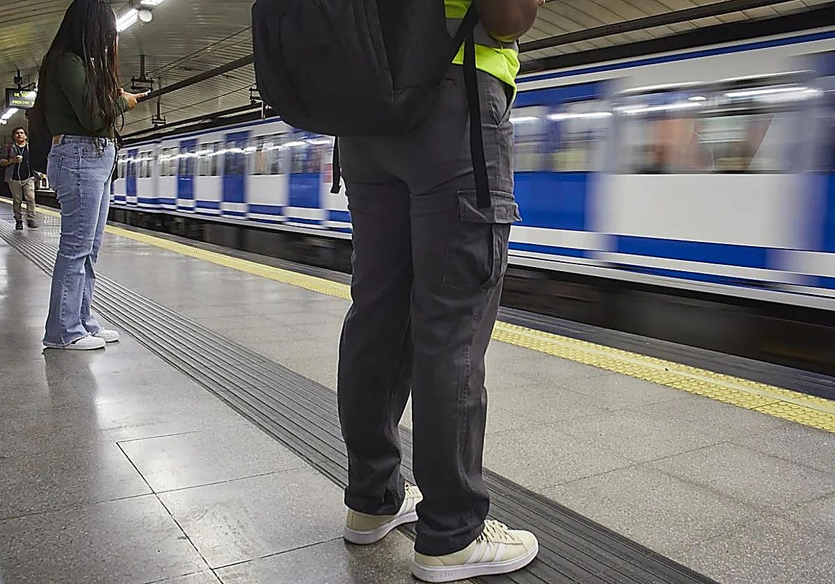 Cortada la línea 6 de Metro de Madrid entre Conde de Casal y Diego de León por una avería eléctrica