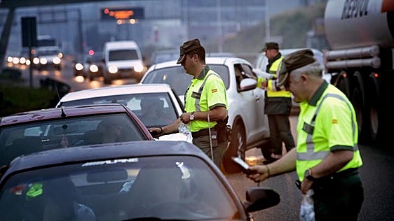 Vuelco en las condenas de tráfico en Galicia: conducir sin permiso desbanca al alcohol y las drogas