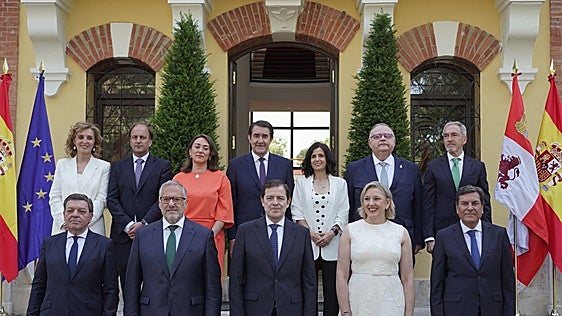 ¿Qué consejero del Gobierno de Castilla y León tiene más viviendas y quién más coches?