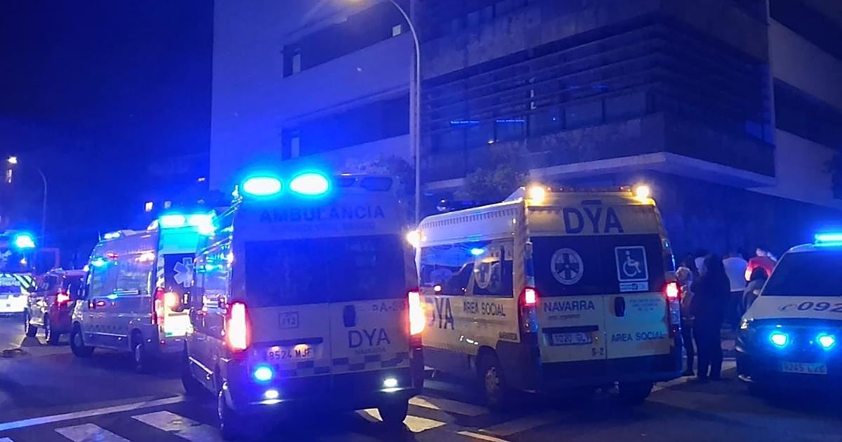 Una mujer muerta y 18 personas trasladadas al hospital en el incendio en una residencia de Pamplona