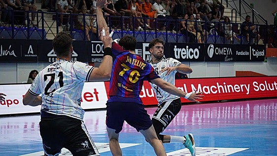 El Cajasol Ángel Ximénez da la cara pese a la contundente derrota ante el Barça (27-39)