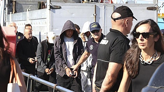 Un alijo de 2.100 kilos frente a Galicia destapa una red de narcoveleros para mafias del Este