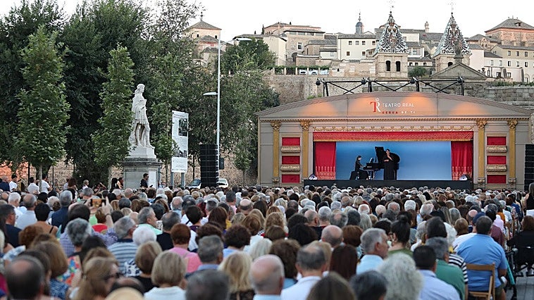 La Carroza del Real reúne a más de 2.000 personas en el Paseo Imperial de Toledo