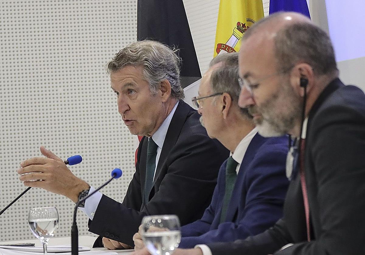 Feijóo y Vivas ante el PP europeo: «El Gobierno mira para otro lado en Ceuta. Se empeña en restarle importancia»