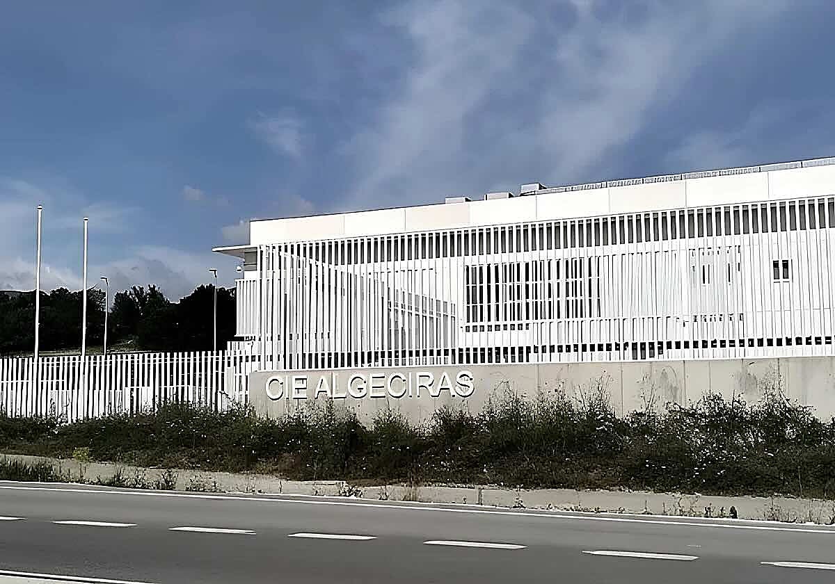 Landaluce pide explicaciones al Gobierno sobre la llegada de inmigrantes al CIE de Algeciras