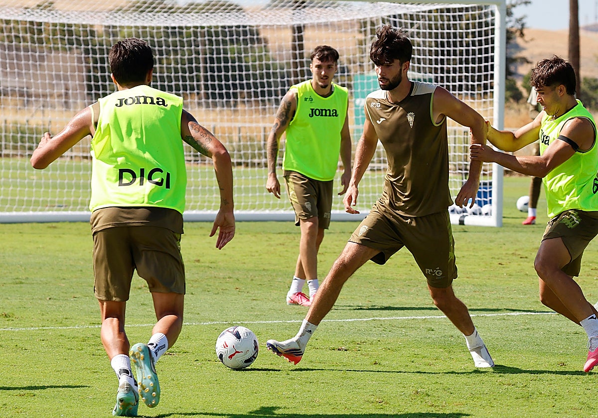 El 'expediente X' de Théo Zidane en el Córdoba CF: cero minutos en seis jornadas dentro de una medular muy definida