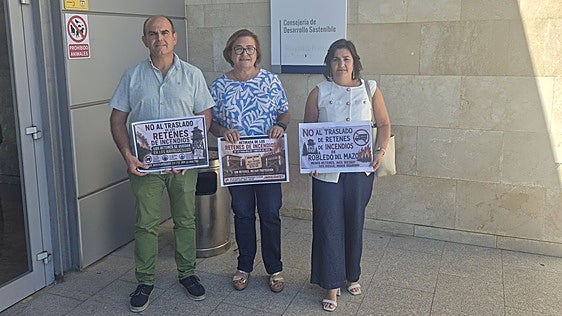 Entregadas 3.000 firmas contra el traslado de los retenes de incendios de Los Navalucillos y Robledo del Mazo