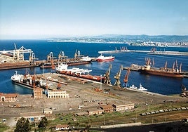 Instalaciones de El Musel, en el puerto de Gijón