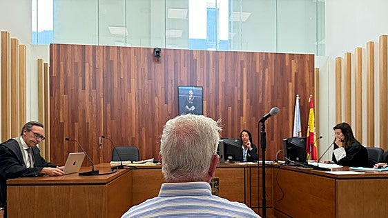Un octogenario acepta una multa de 2.160 euros por tocar los genitales a un joven en una calle de Vigo