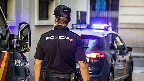 Detenido por amenazar con un hacha a su vecino en Palma tras una discusión por el volumen de la música