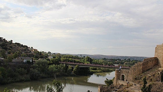 Los vecinos detectan 35 puntos de deterioro en el puente de la Cava de Toledo y piden una inspección