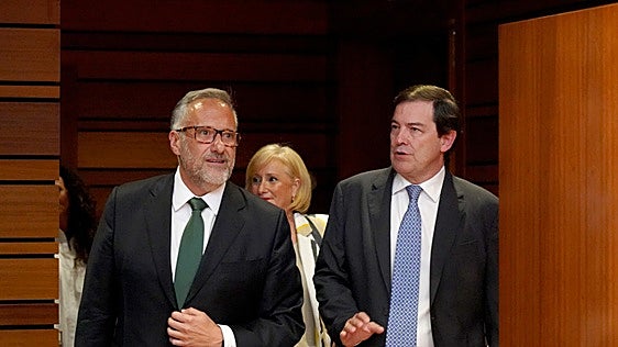 Mañueco y Martínez pugnan por situarse «al lado» de los agricultores